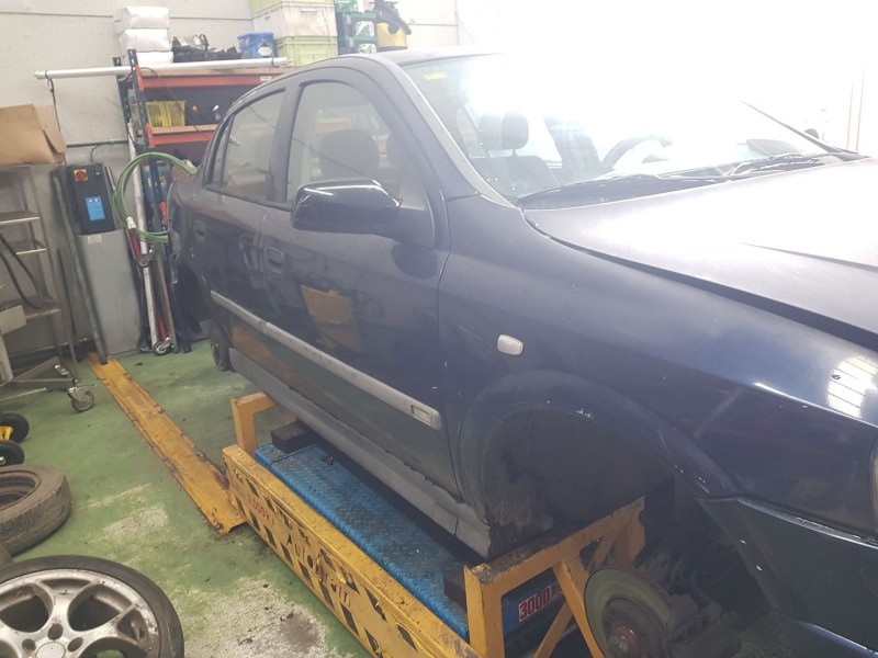 opel astra g berlina del año 2000
