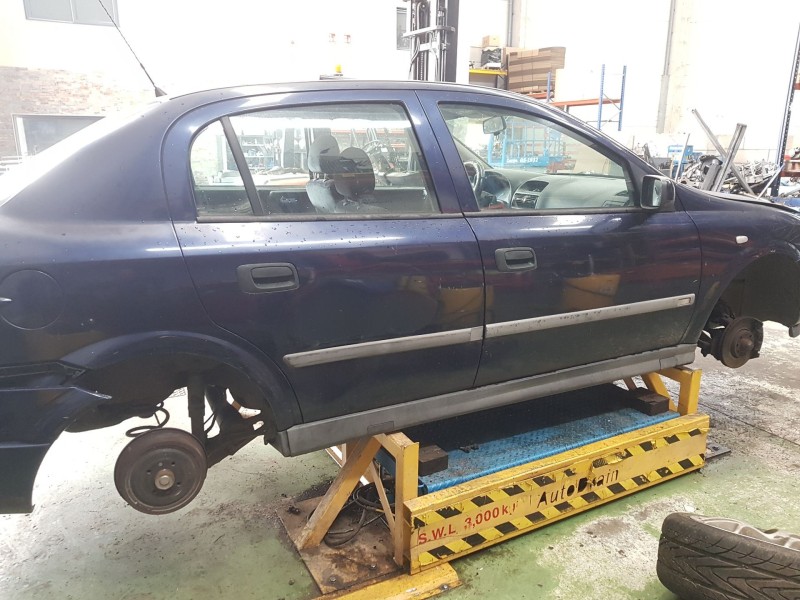 opel astra g berlina del año 2000