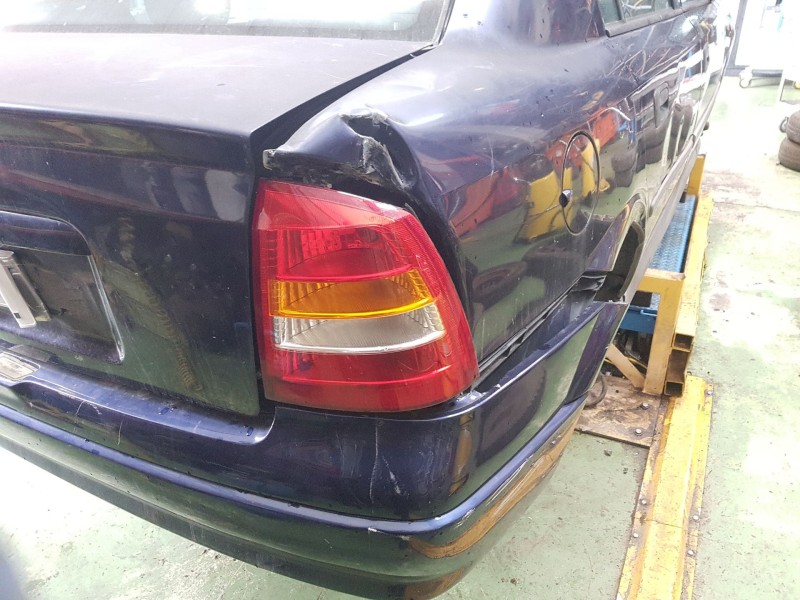 opel astra g berlina del año 2000