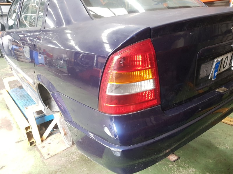 opel astra g berlina del año 2000