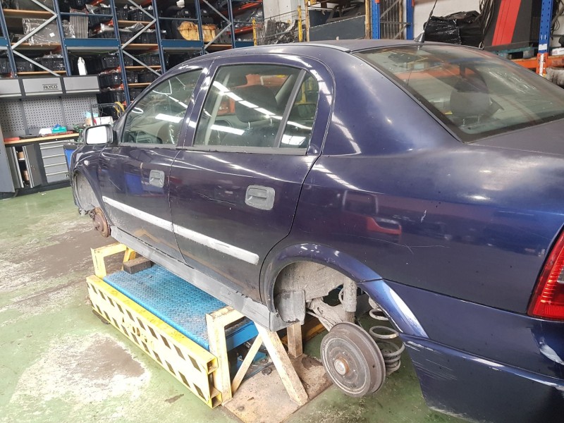 opel astra g berlina del año 2000