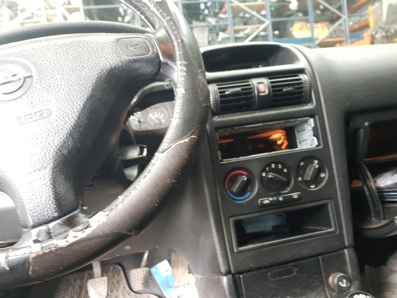 opel astra g berlina del año 2000