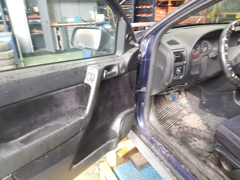 opel astra g berlina del año 2000