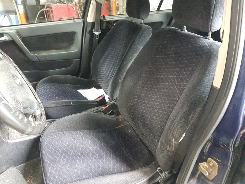 opel astra g berlina del año 2000