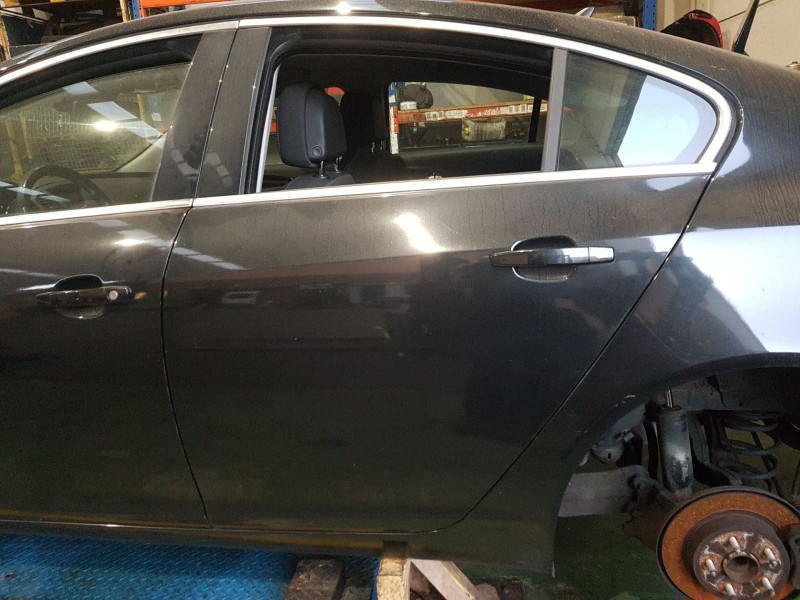 opel insignia berlina del año 2010
