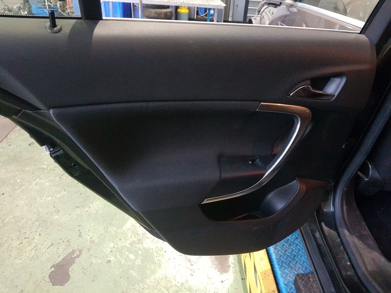 opel insignia berlina del año 2010