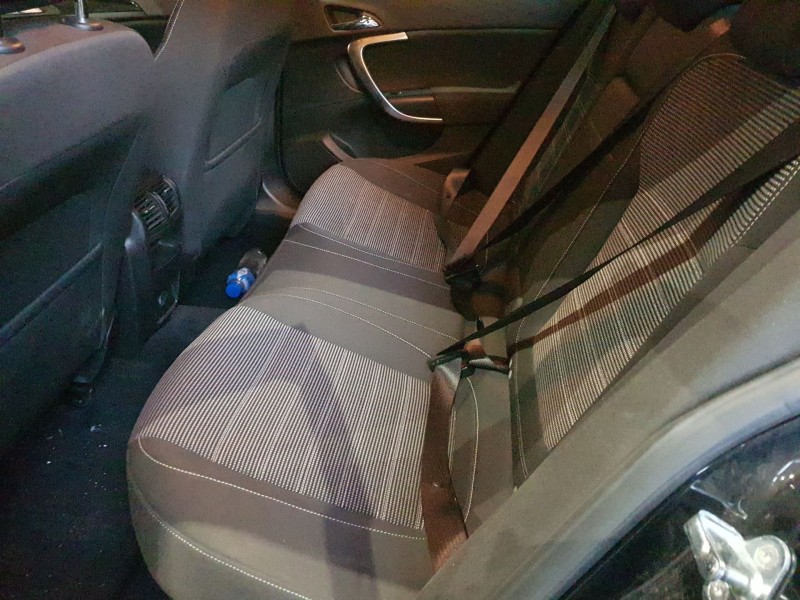 opel insignia berlina del año 2010