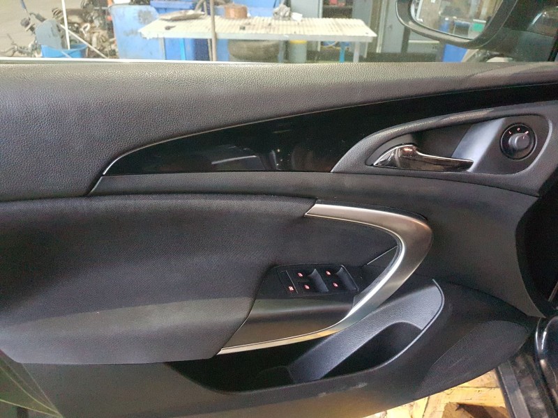 opel insignia berlina del año 2010