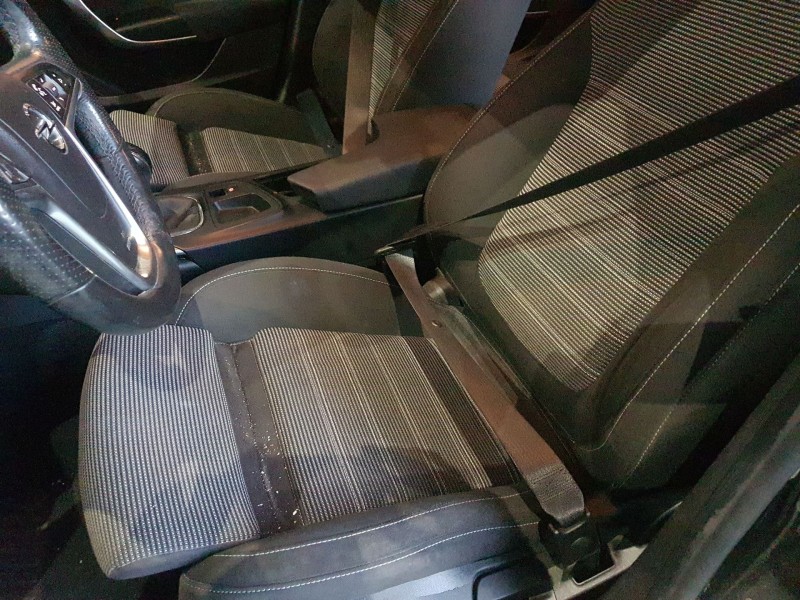 opel insignia berlina del año 2010
