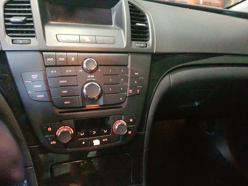 opel insignia berlina del año 2010