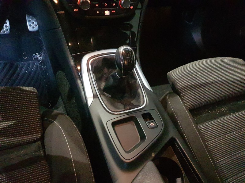 opel insignia berlina del año 2010