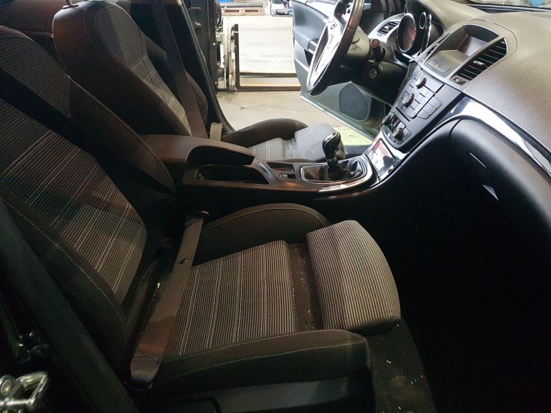 opel insignia berlina del año 2010