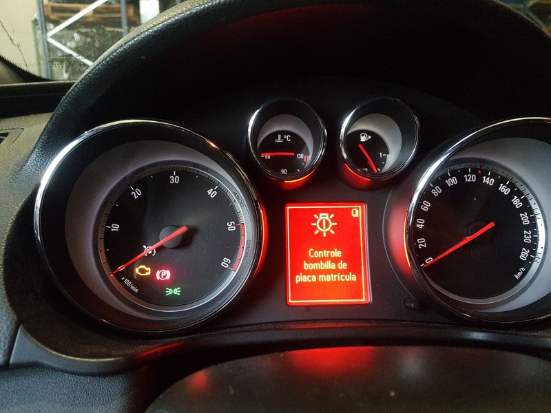 opel insignia berlina del año 2010