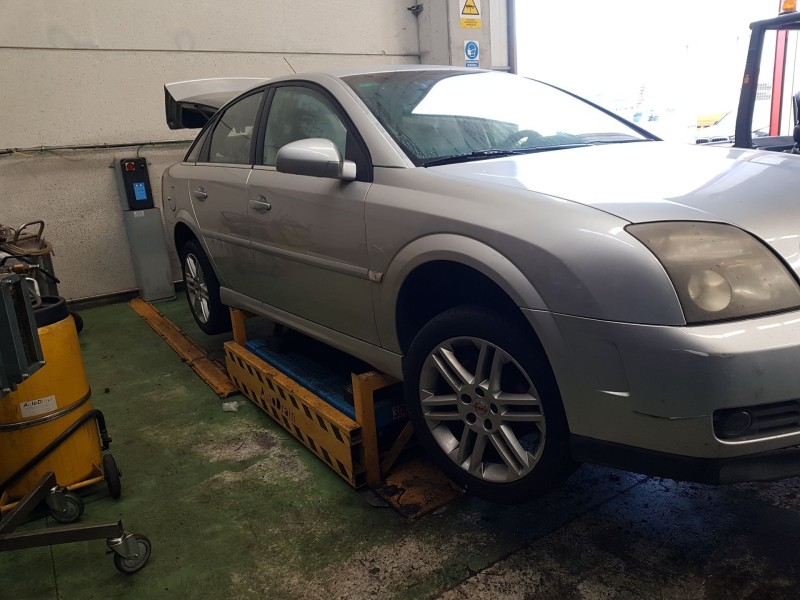 opel vectra c berlina del año 2003