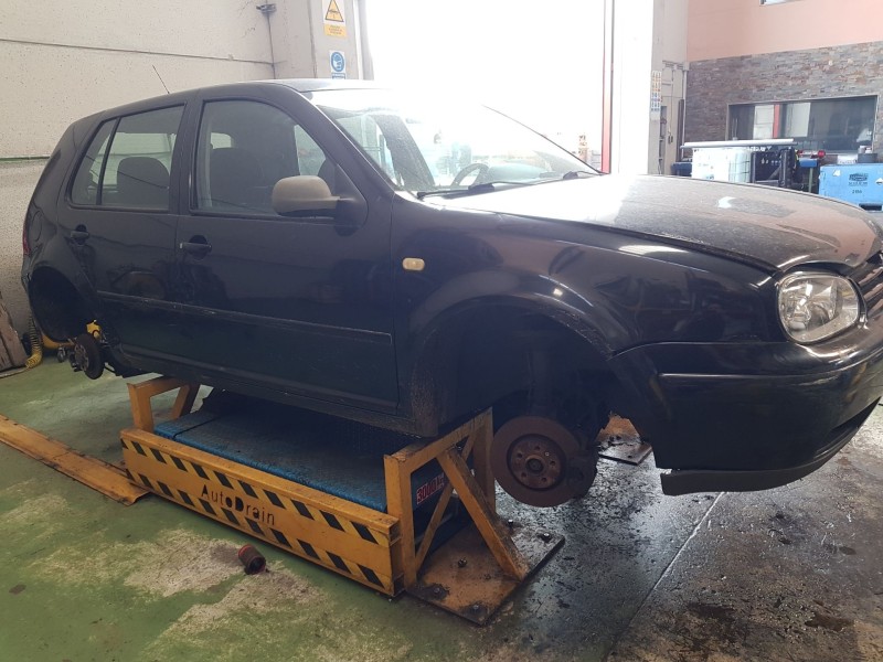 volkswagen golf iv berlina (1j1) del año 2004