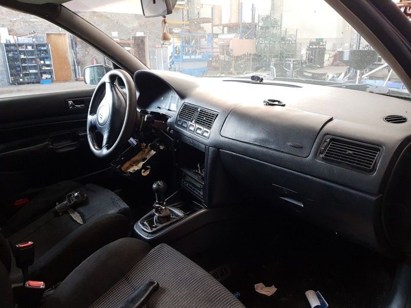 volkswagen golf iv berlina (1j1) del año 2004