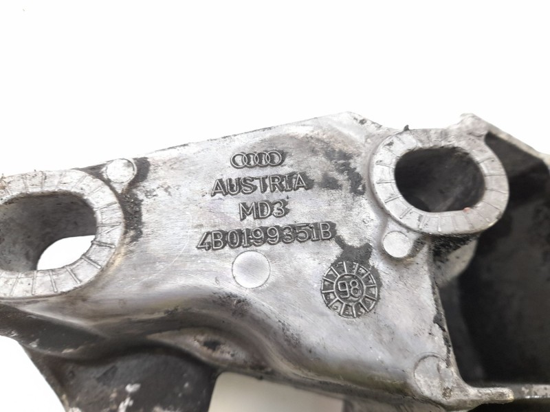 Recambio de soporte motor izquierdo para audi a4 b5 (8d2) 2.5 tdi referencia OEM IAM 4B0199351B  