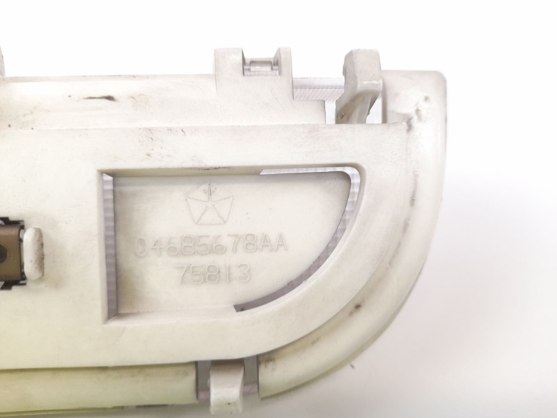 Recambio de luz interior para chrysler voyager (rg) 2.5 crd cat referencia OEM IAM 04685678AA  