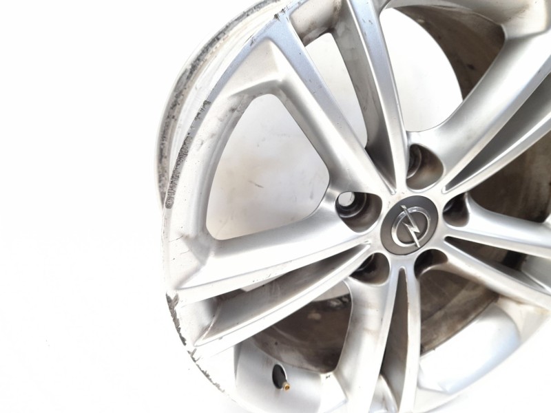 Recambio de llanta para opel insignia berlina edition referencia OEM IAM 13235011  