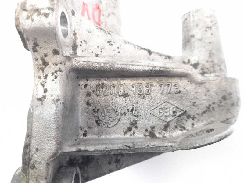 Recambio de soporte bomba inyeccion para renault scenic ii 1.9 dci diesel referencia OEM IAM 8200193773  
