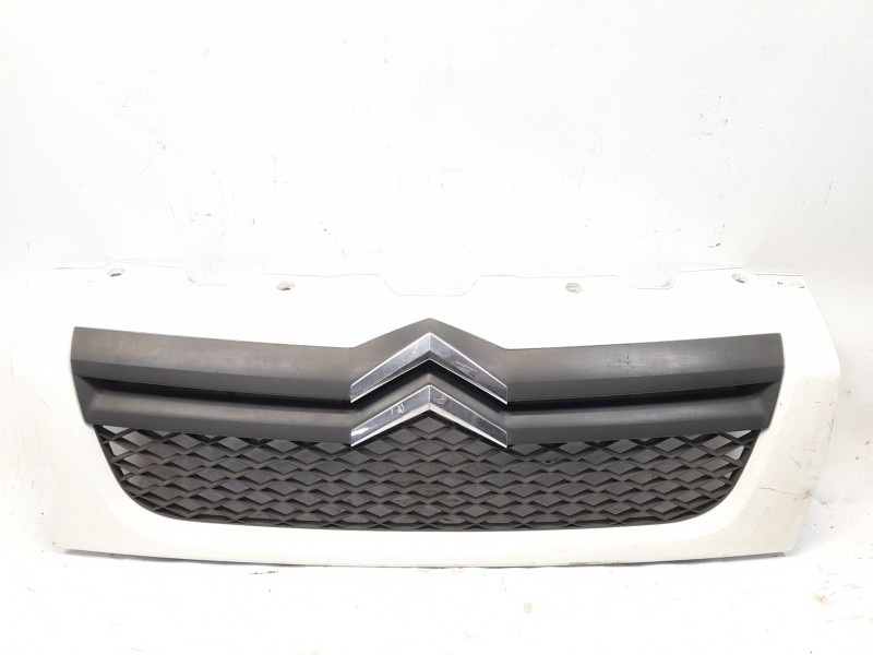 Recambio de rejilla delantera para citroen jumper furgon 2.2hdi 120 referencia OEM IAM 1308069070  