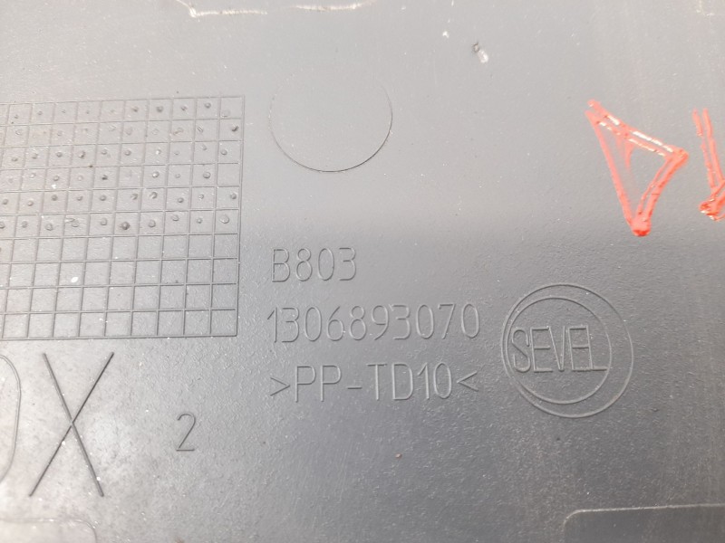 Recambio de moldura para citroen jumper furgon 2.2hdi 120 referencia OEM IAM 1306893070  
