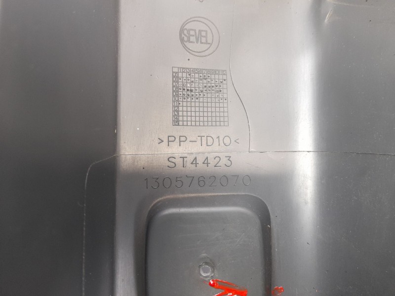 Recambio de puntera paragolpes trasera izquierda para citroen jumper furgon 2.2hdi 120 referencia OEM IAM 1305762070  