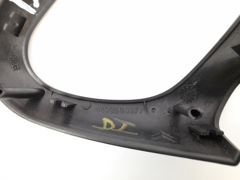 Recambio de moldura para citroen xsara(n1) 2.0 hdi referencia OEM IAM 9623200377  95090250