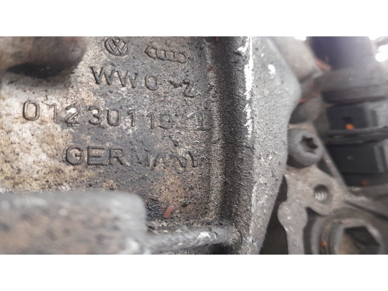 Recambio de caja cambios para audi a6 berlina (c4) 2.3 referencia OEM IAM 0123011031 WW0 
