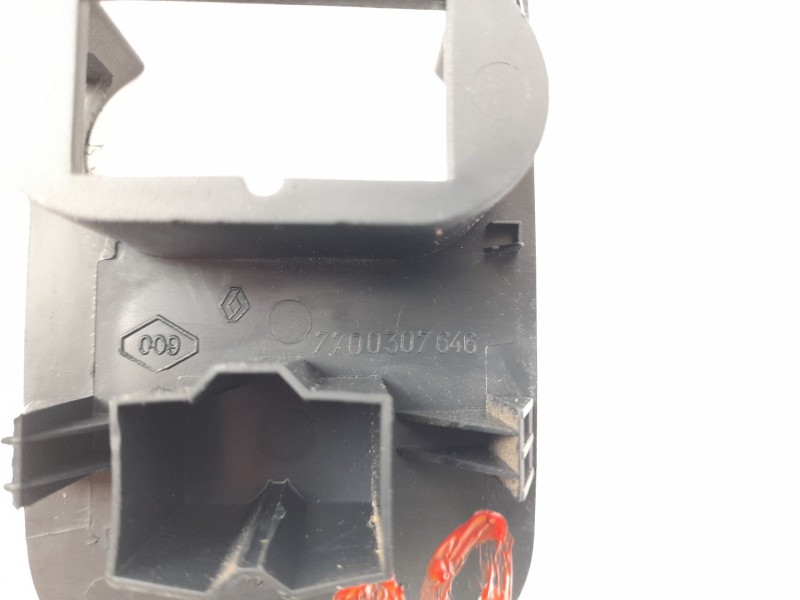 Recambio de moldura para renault kangoo 1.2 i referencia OEM IAM 7700307646  