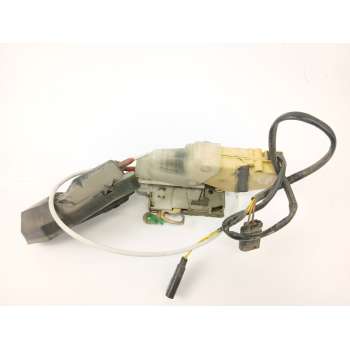 CERRADURA PUERTA DELANTERA DERECHA 89FBA220K78AB 