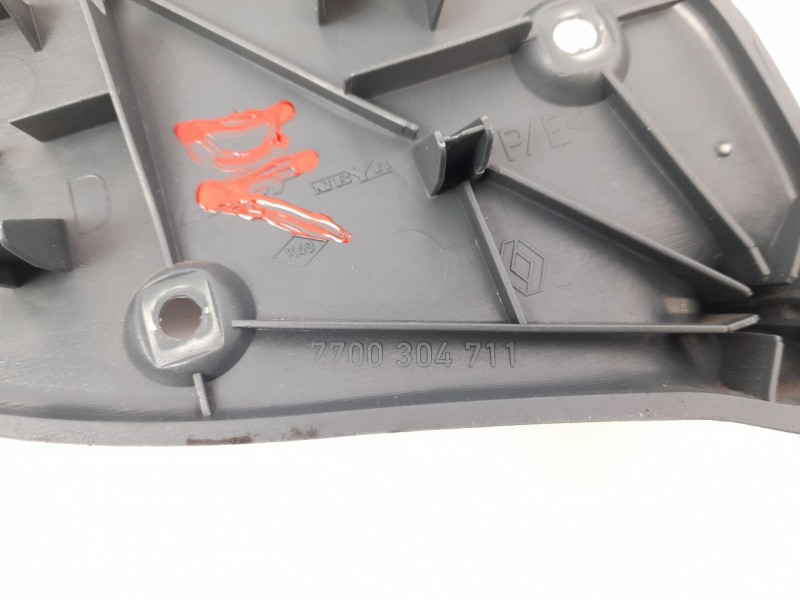 Recambio de moldura para renault kangoo 1.2 i referencia OEM IAM 7700304711  