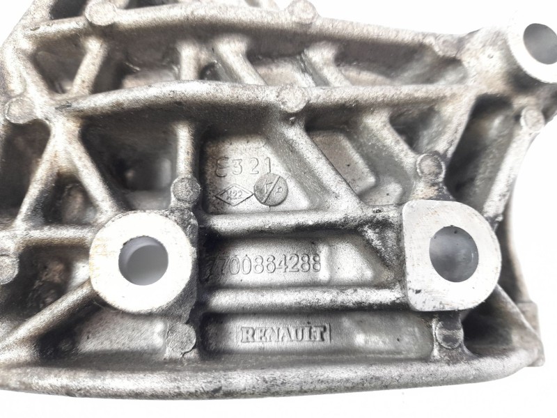 Recambio de soporte alternador para renault kangoo 1.2 i referencia OEM IAM 7700864288  