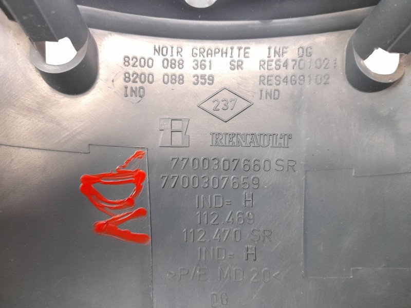 Recambio de moldura para renault kangoo 1.2 i referencia OEM IAM 7700307660 8200088361 7700307659