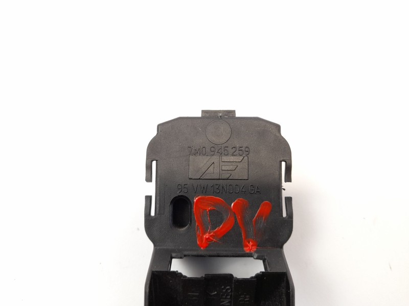 Recambio de portalamparas para volkswagen sharan (7m8) 1.9 tdi referencia OEM IAM 7M0945259  95VW13N004GA