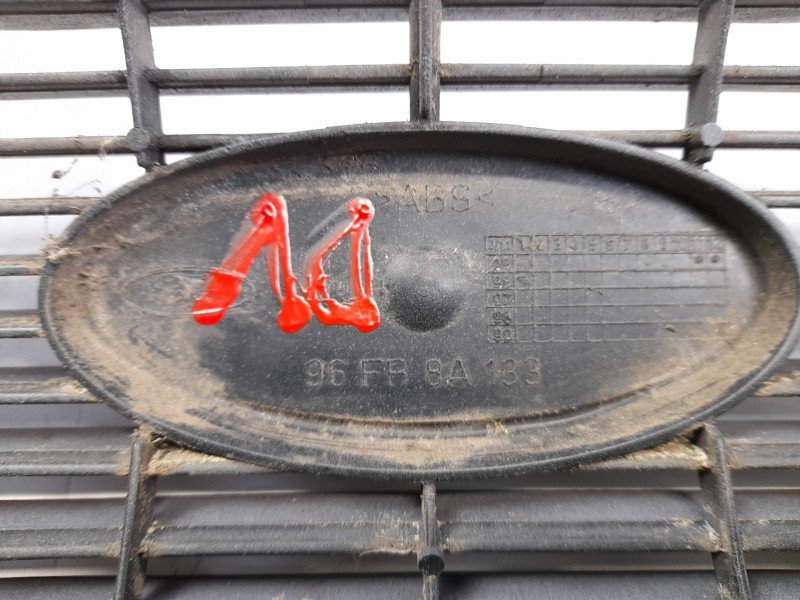 Recambio de rejilla delantera para ford courier pick-up 1.8 d referencia OEM IAM 96FB8A133  