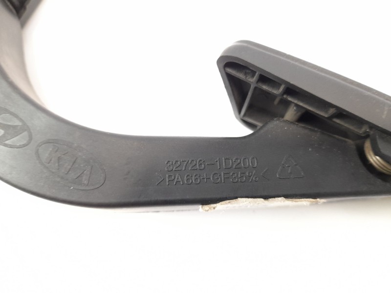 Recambio de pedal acelerador para kia carens iii monospace un 2.0 crdi referencia OEM IAM 327261D200  