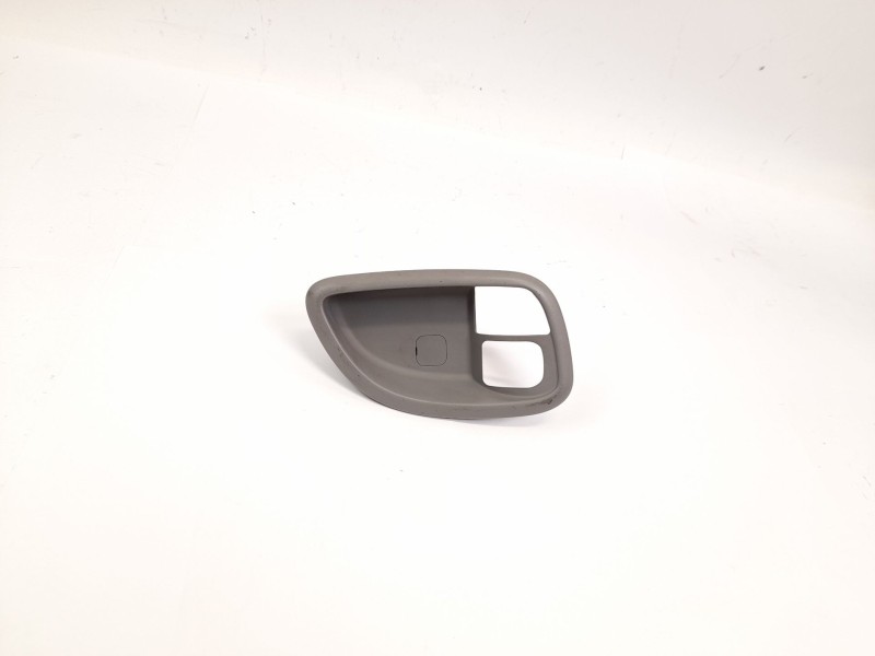 Recambio de moldura para kia carens iii monospace un 2.0 crdi referencia OEM IAM 826111D000  