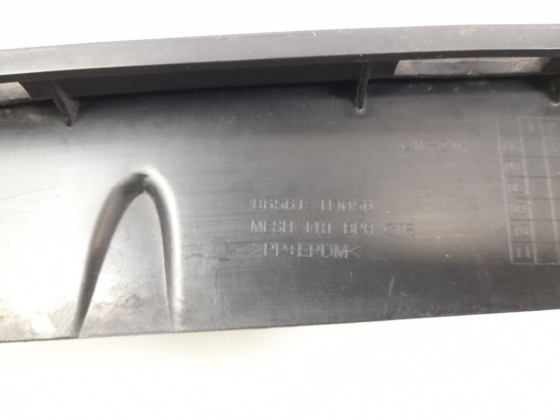 Recambio de rejilla paragolpes central para kia carens iii monospace un 2.0 crdi referencia OEM IAM 865611D050  