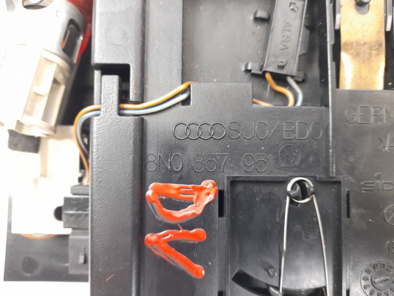 Recambio de cenicero para audi tt (8n3/8n9) 1.8 t coupe (132kw) referencia OEM IAM 8N0857951  
