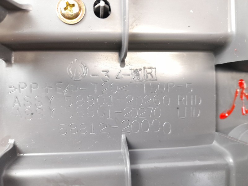 Recambio de consola central para toyota celica (t23) 1.8 referencia OEM IAM 5880120260  5880120270