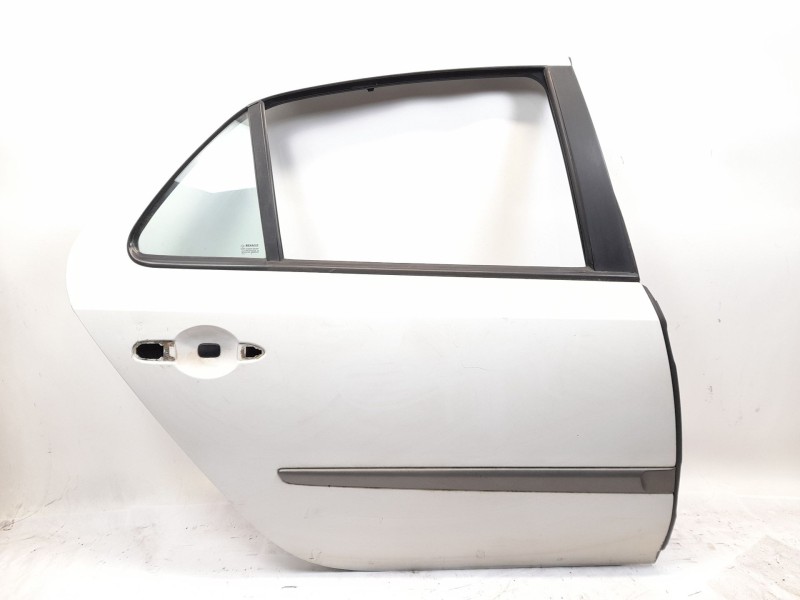 Recambio de puerta trasera derecha para renault laguna ii (bg0/1_) 2.0 dci (bg1t) referencia OEM IAM   