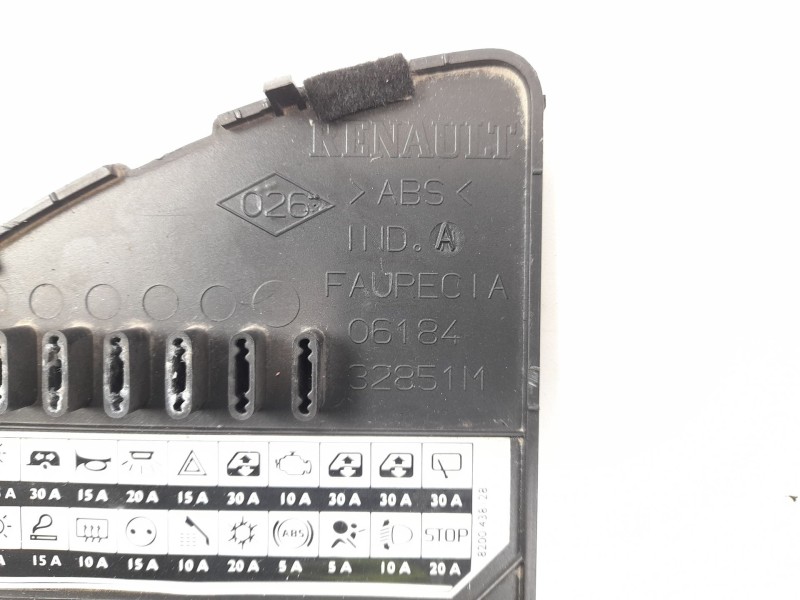 Recambio de moldura para renault laguna ii (bg0/1_) 2.0 dci (bg1t) referencia OEM IAM 0618432851M  8200438128