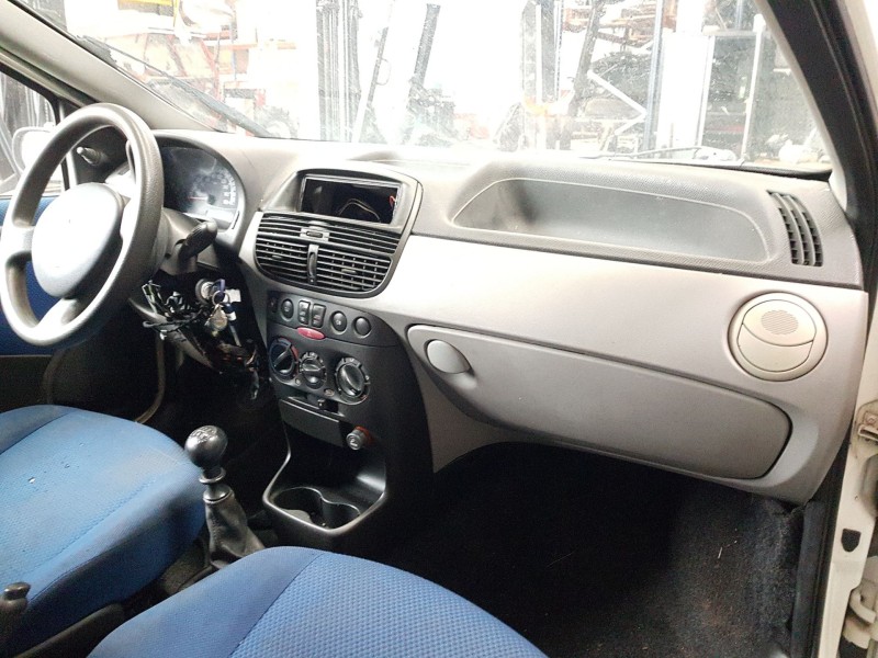 fiat punto berlina (188) del año 2000