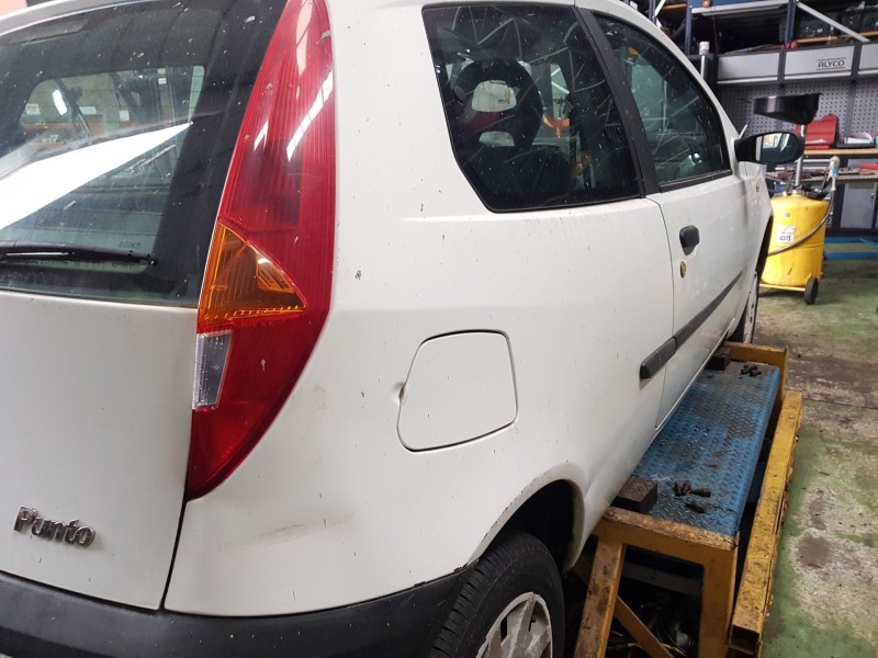 fiat punto berlina (188) del año 2000