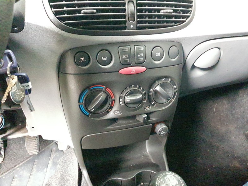 fiat punto berlina (188) del año 2000