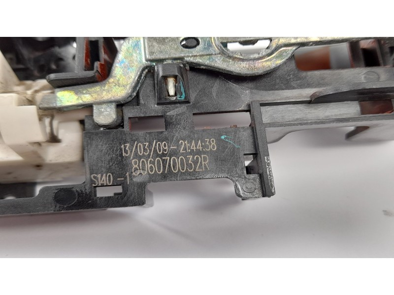 Recambio de maneta exterior delantera izquierda para renault megane iii coupe dynamique referencia OEM IAM 806070032R  