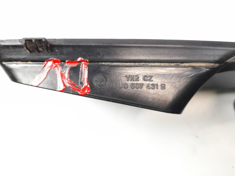 Recambio de moldura para skoda felicia ii (6u1) 1.9 d referencia OEM IAM 6U0807431B  