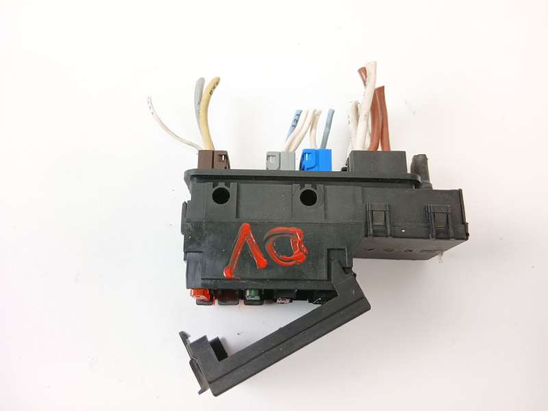 CAJA RELES / FUSIBLES 