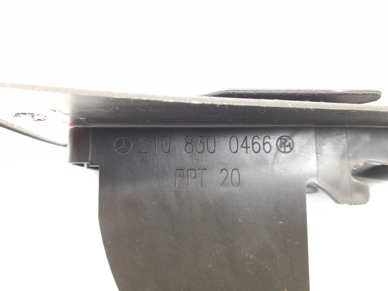 Recambio de moldura para mercedes-benz clase e (w210) e 280 (210.063) referencia OEM IAM 2108300466  